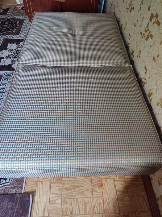 Кровать для спальни