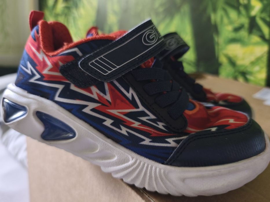 Обувки за момче Geox и Nike