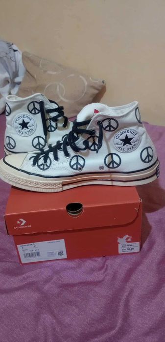 Vând adidași convers