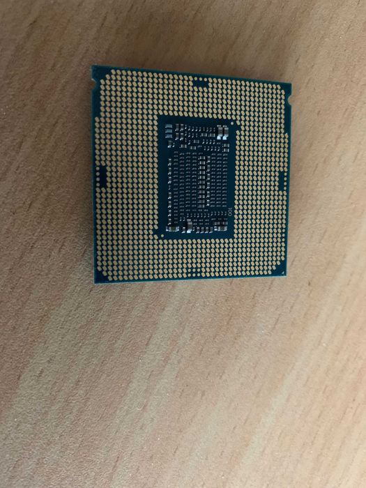 procesor intel i5 9500 T 180 lei