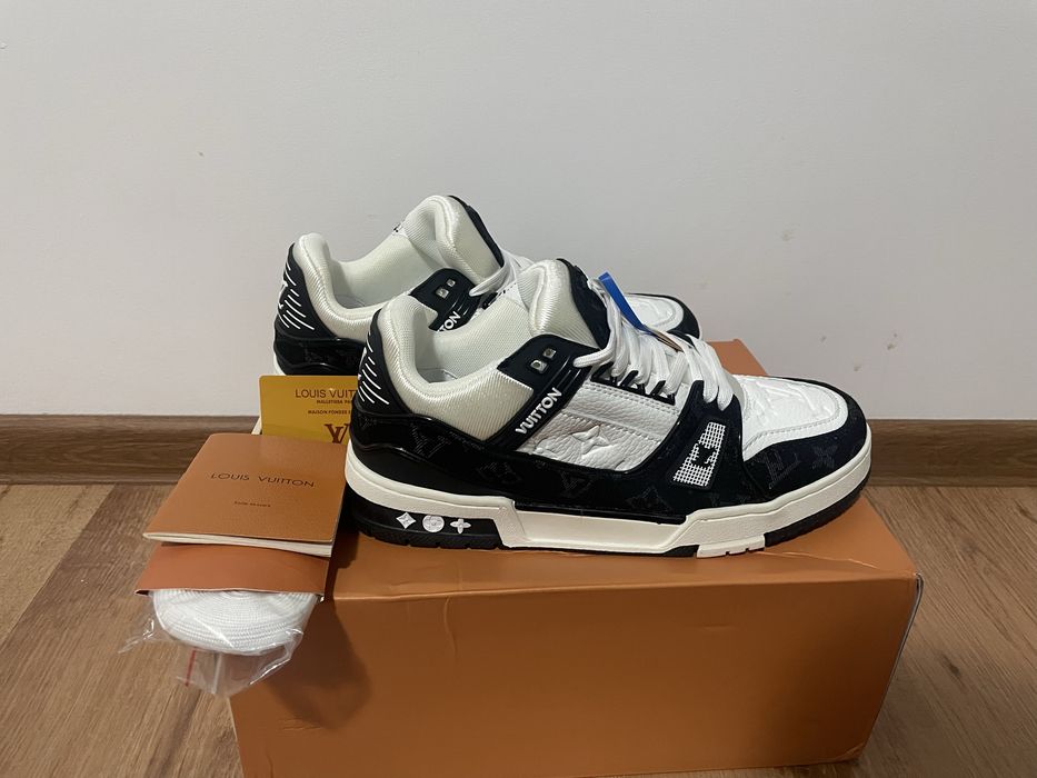Adidasi Louis Vuitton trainers pe negru, marimea 42