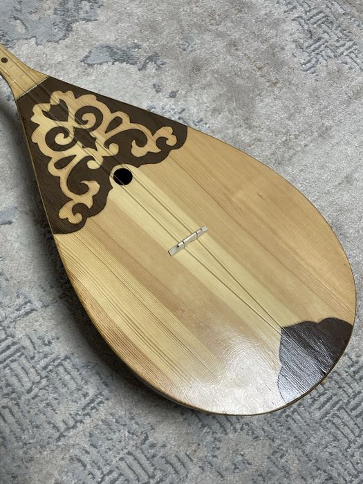 Прдодам домбру ( почти новая )