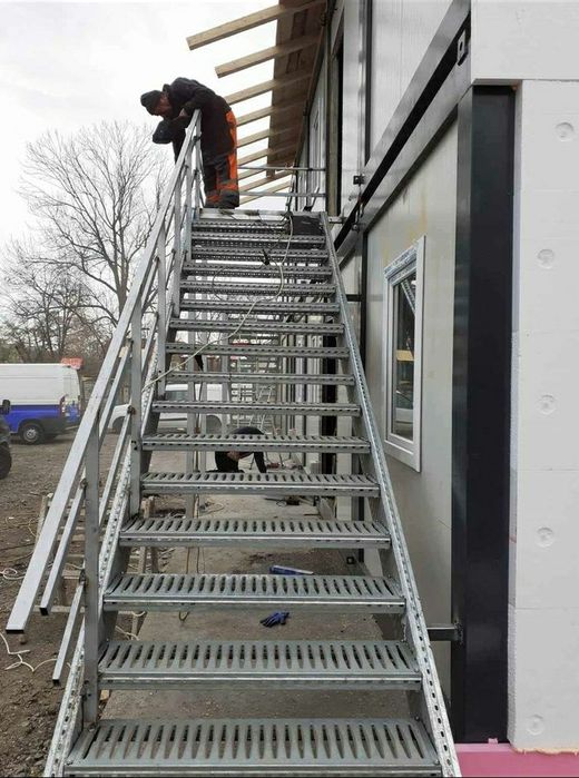 Confectionam scarii metalice zincate exterioare și pentru incendii , p