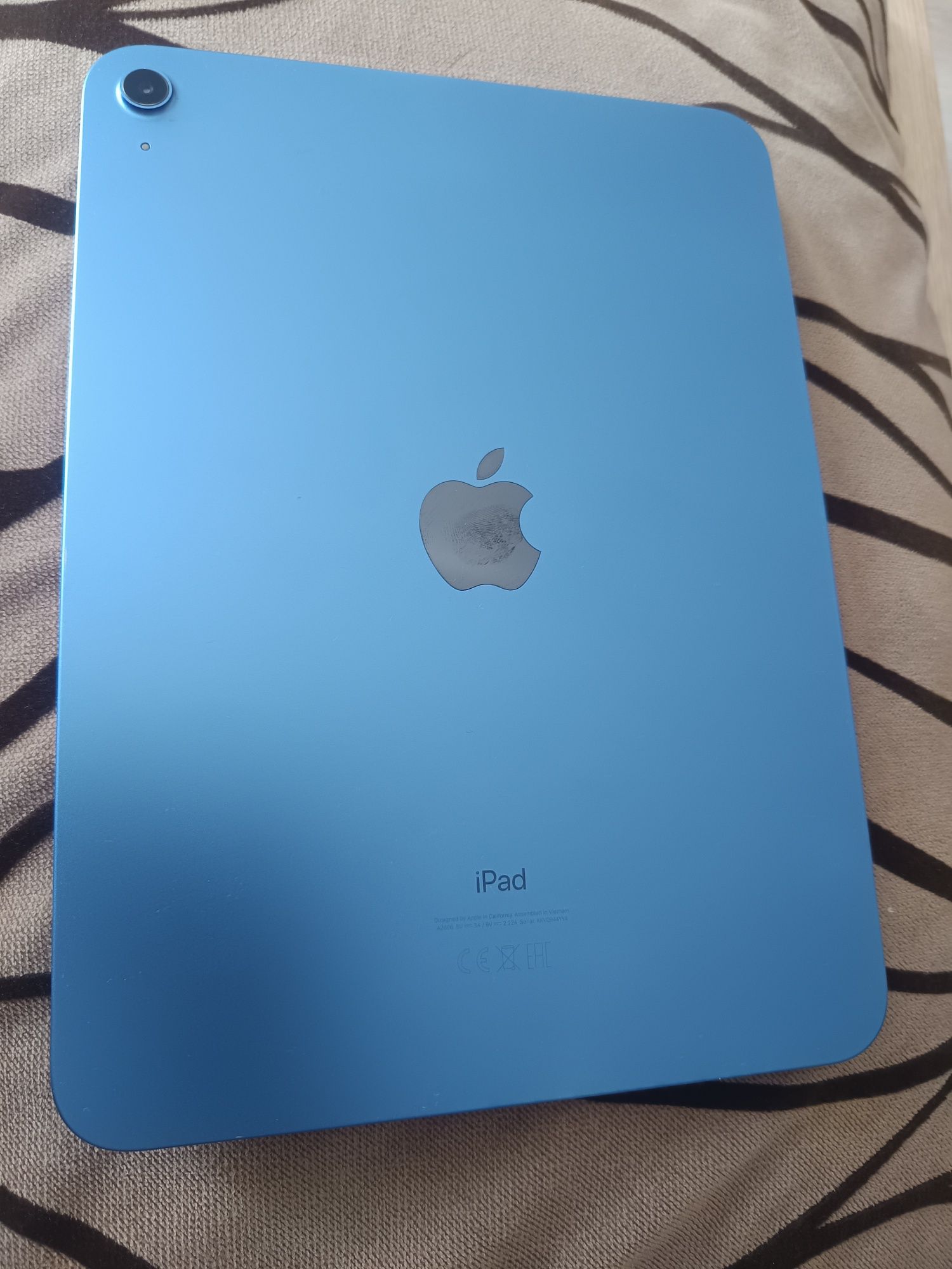 Vând iPad 10.2 2022 64 GB displey spart