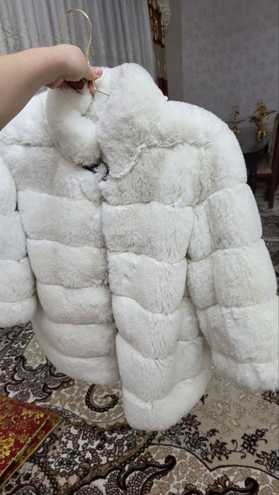 Белый пуховик почты новый