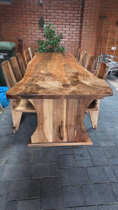 Masa terasa echipata cu scaune.