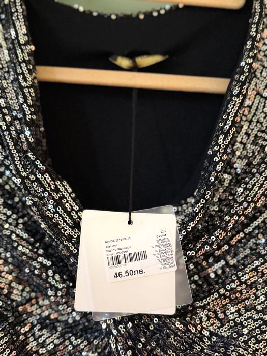 Черно и бяло пайетен топ