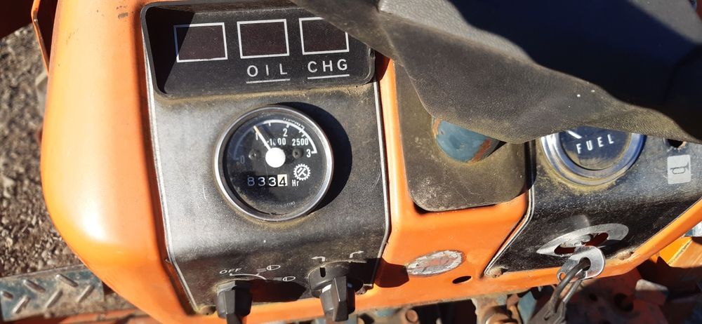 Tractor kubuta cu incarcator frontal