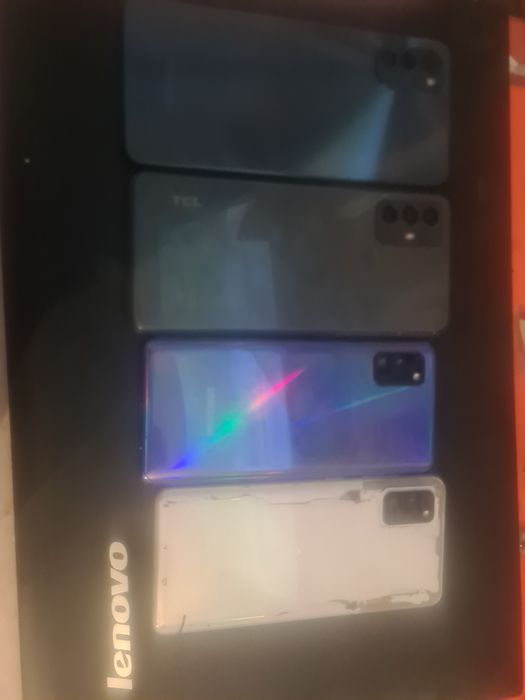 vand 4 telefoane  display spart