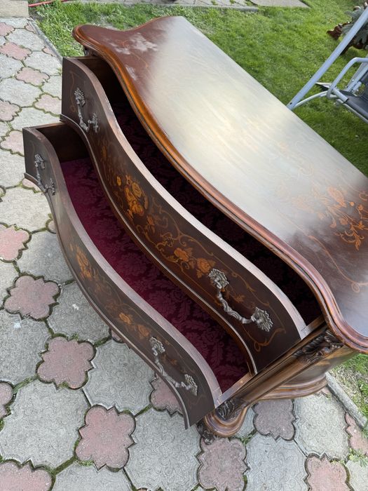 Comodă deosebită din lemn masiv cu intarsii și sculpturi