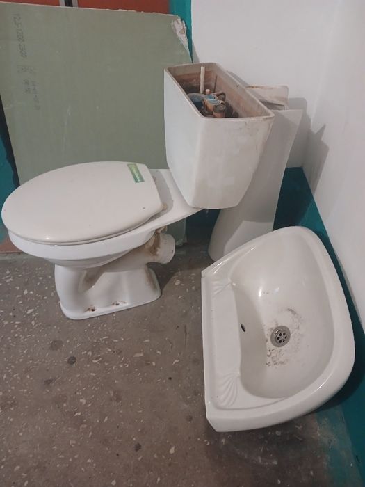 Продам унитаз и раковину