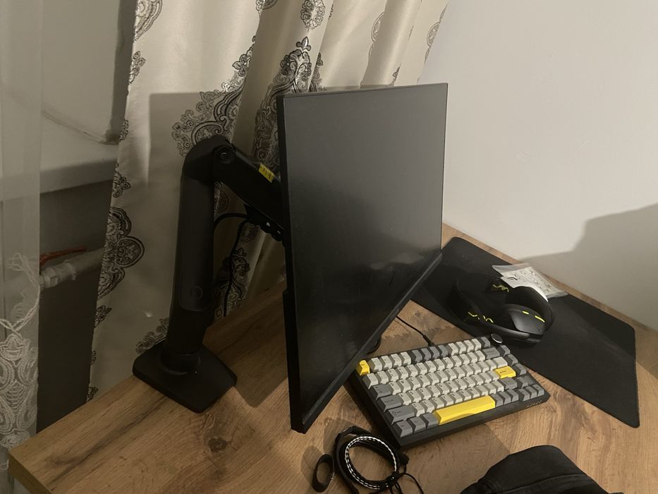 Монитор Б/У , за дешевую цену