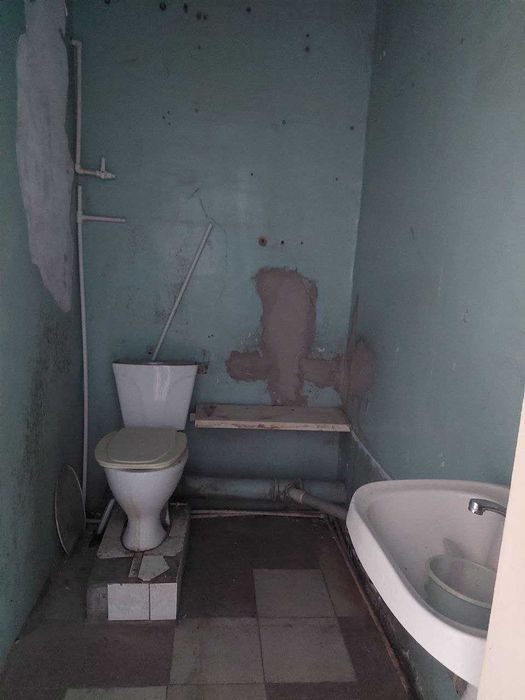 Продаётся помещение.Сергкли дехкан базар.Магазин.На 2ом этаже.Кадастр