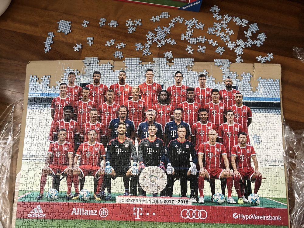 Puzzle Ravensburger 13234 FC Bayern Club 2017/18, 1.000 piese