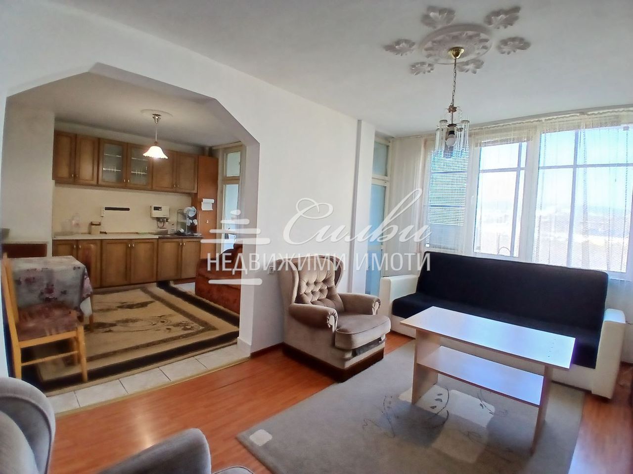 Дава се под наем Двустаен апартамент в Шумен, Тракия - 64 кв.м за 255 € - Снимка #2