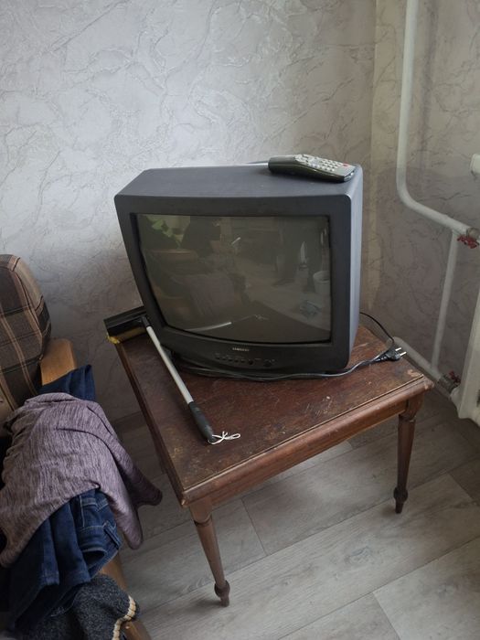 Отдам рабочий Телевизор