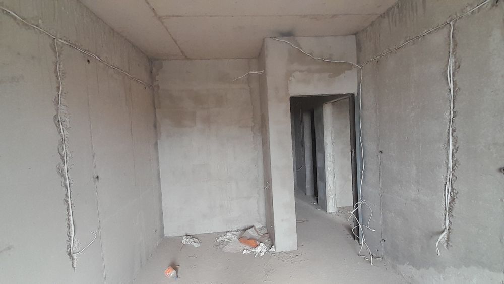 1 xonali 44.06 kv. karobka kvartira 22-maktab orqasi 3-chi etaj