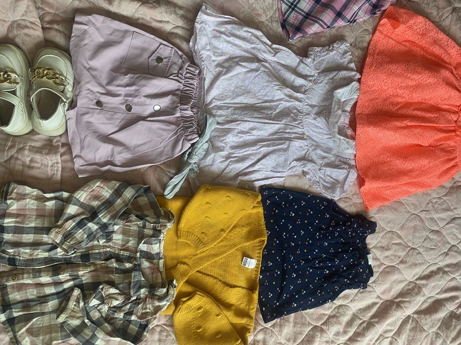 Продаються вещи на девочку