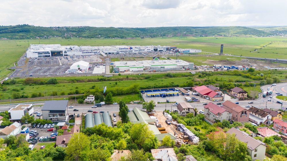 Cladire 870 mp cu 3.373 mp teren la Dn 28 Mall Moldova Valea Lupului