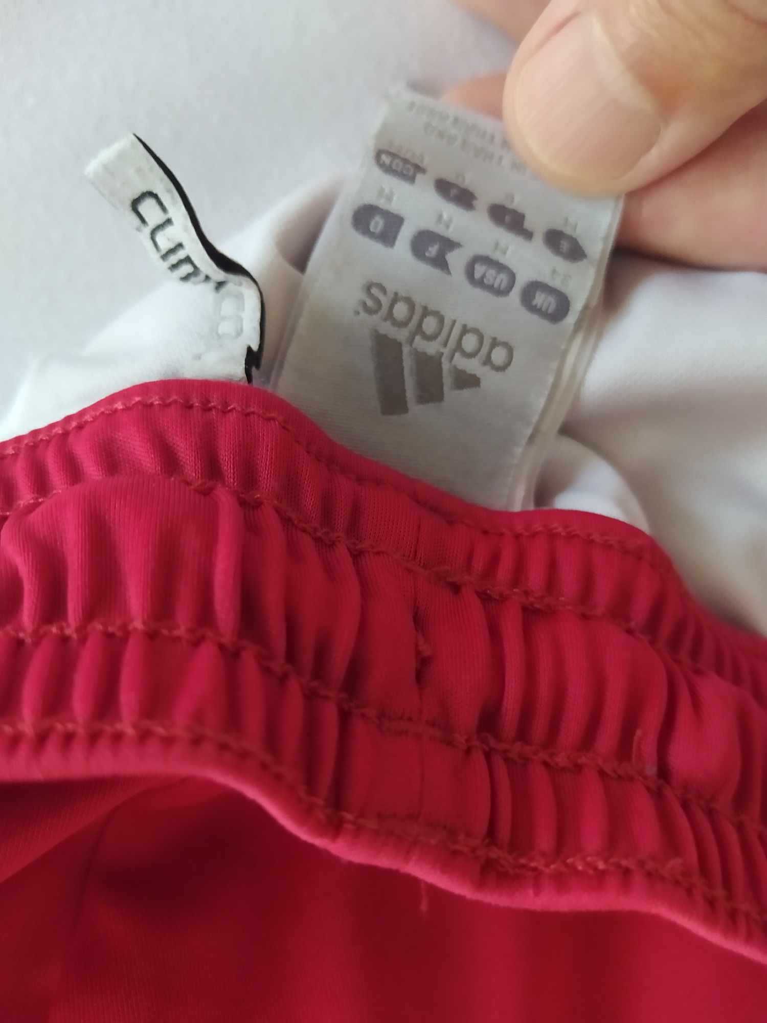 Спортни къси панталони и тениски Adidas, Asics