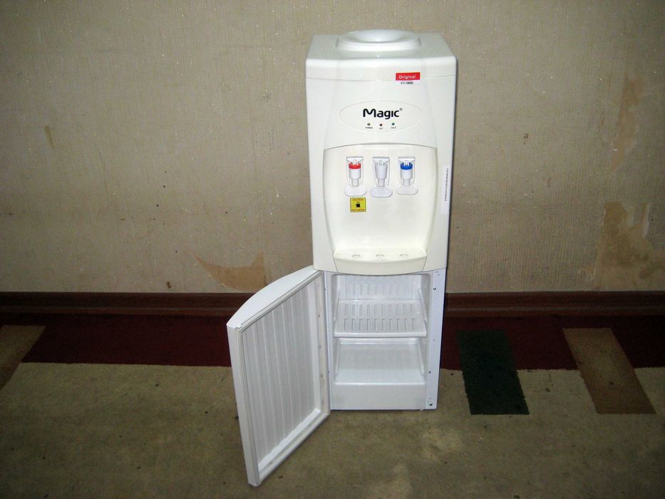 Кулер компрессорный для холодный и горячий воды хорошим состоянии!