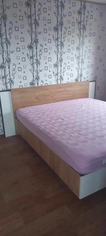 Кровать 180×200 с матрасом и тумбой — отличное состояние!