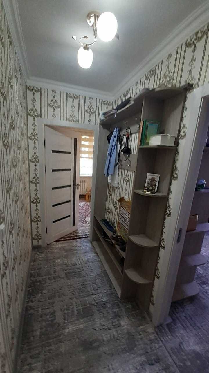 Уй сотилади. Продаётся квартира