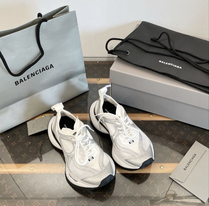 Баленсиага оригинал кроссы размер 35