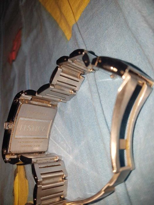 vand ceasuri diferite marci festina 200 lei