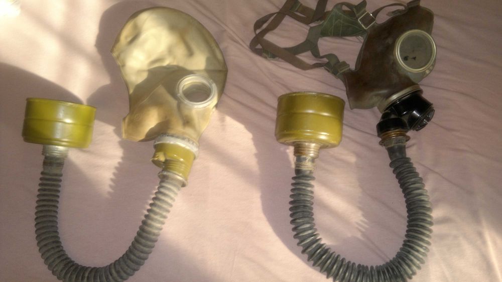 Военна каска,противогаз,сухарни торби