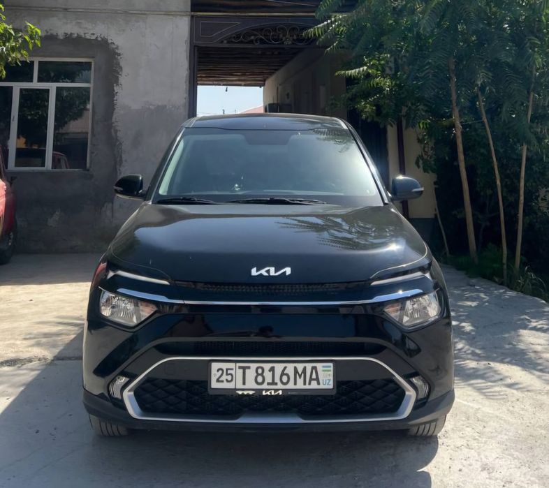 KIA Carens.          .