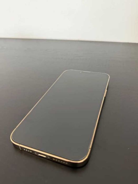 Iphone 13 pro max gold, 256gb barely used