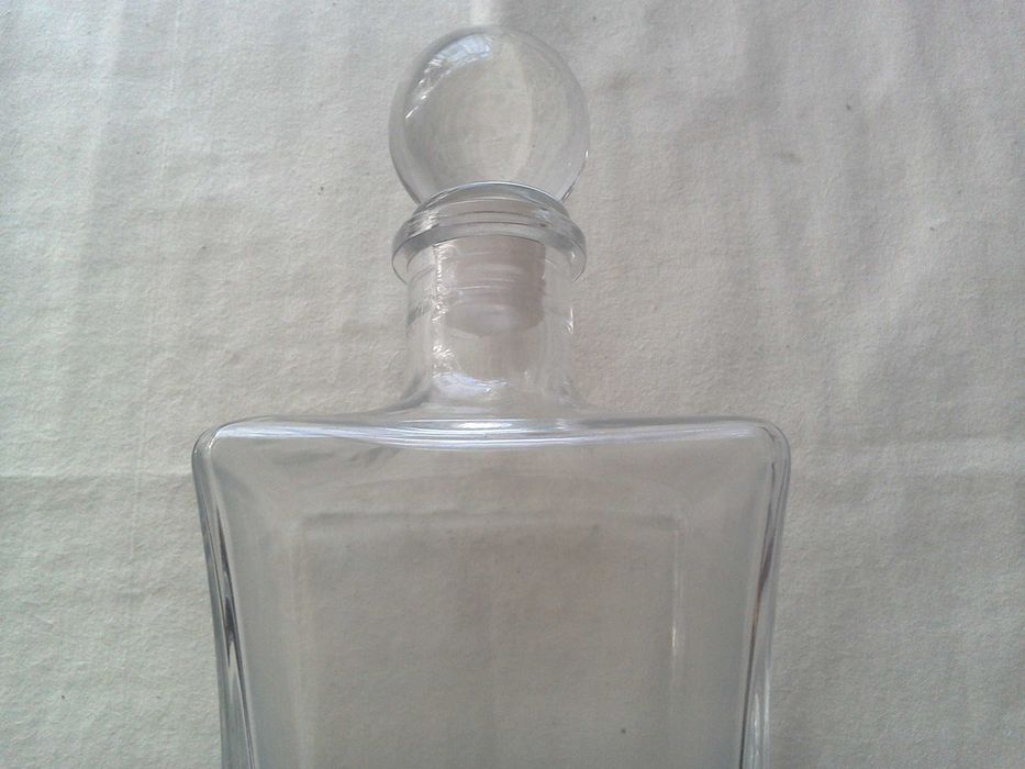 Sticlă decantor cristal gros - 700 ml, formă artdeco, 24 cm cu dop