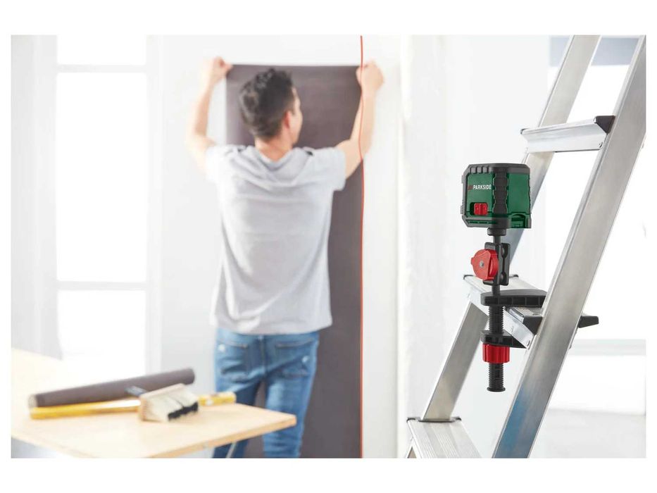 Nivela cu laser si suport, noua, sigilata, Germania