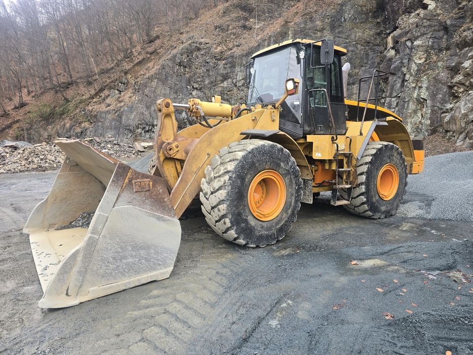 Încarcator frontal CAT 966 G închiriez