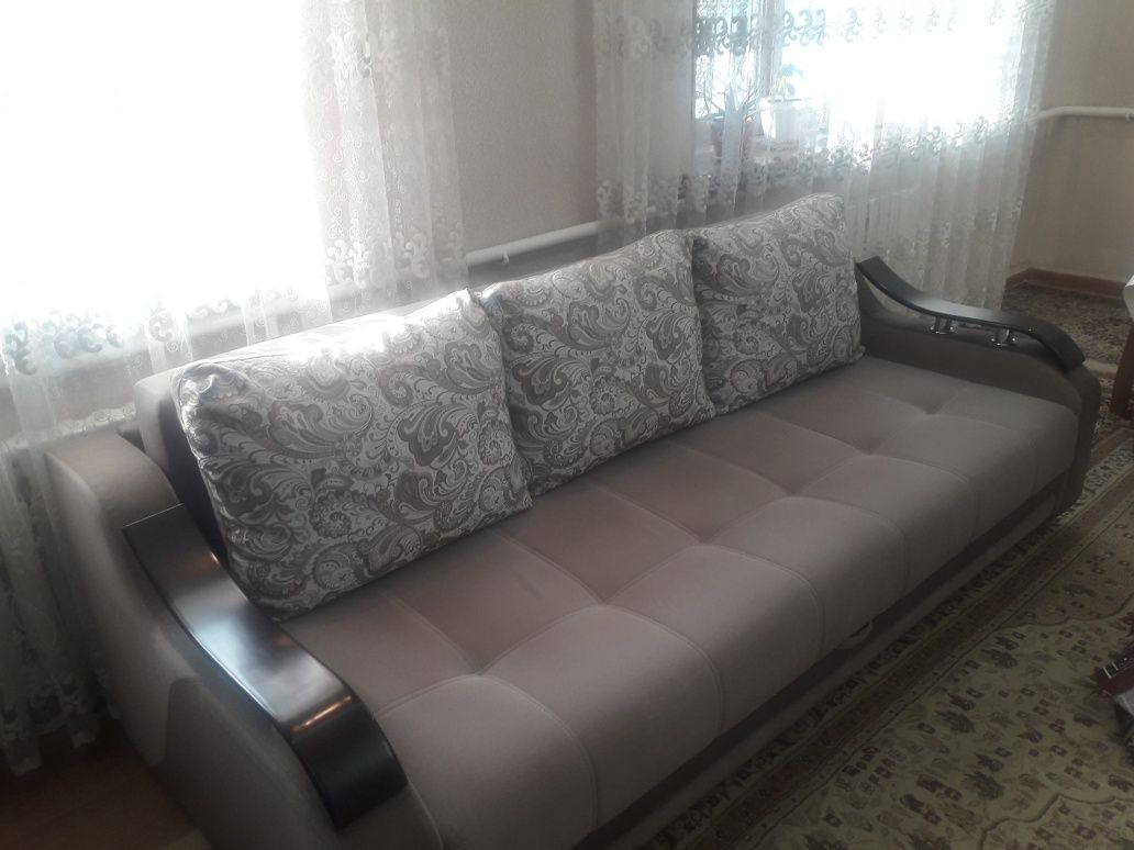 Диван в отличном виде