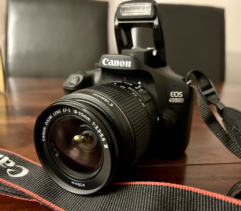 Aparat foto nou DSLR Canon EOS 4000D