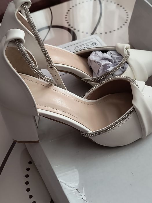 Pantofi eleganți de seara
