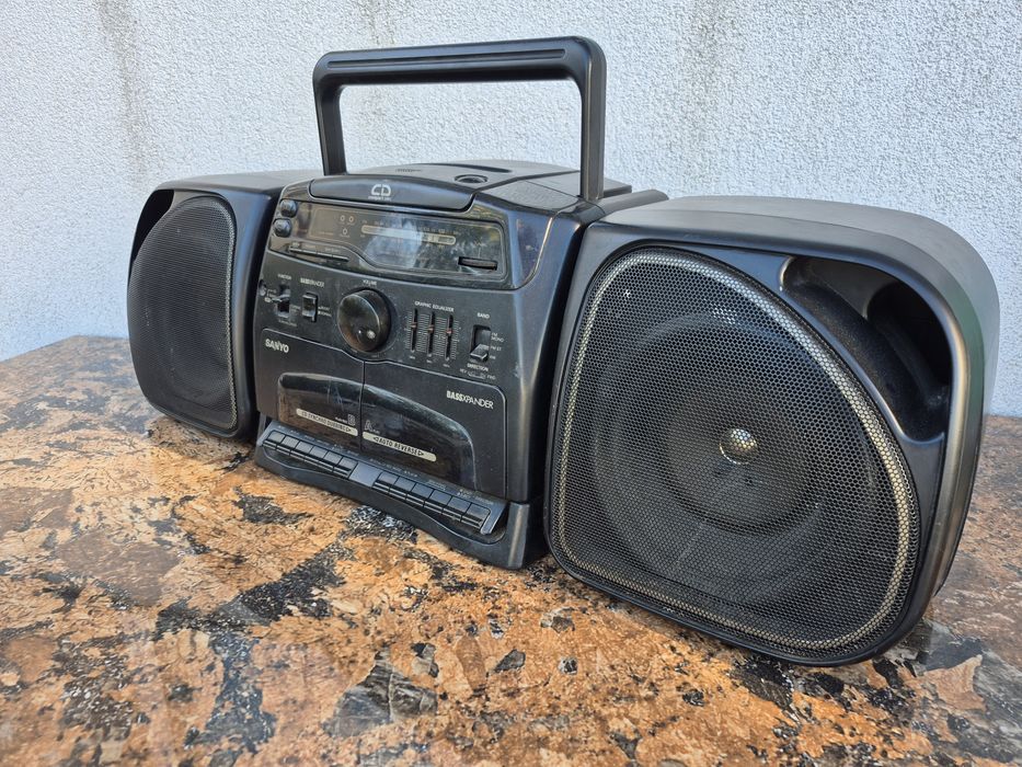 Vând Radio casetofon marca Sanyo model S850 - functional