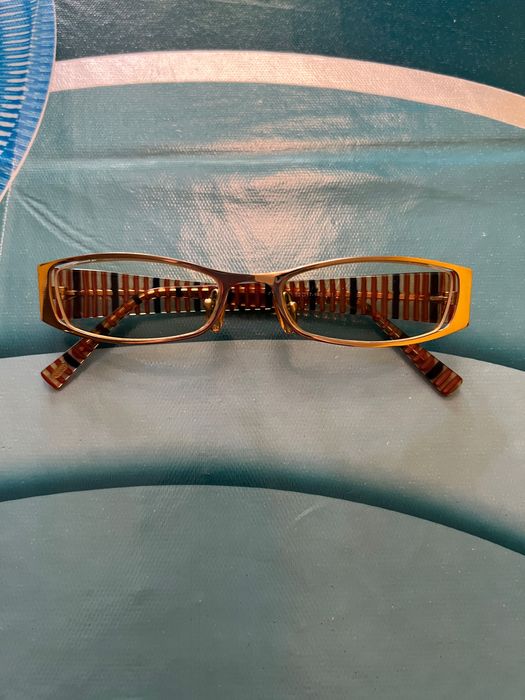 Очилата с диоптър - 3,5, разстояние между зениците 61 см.