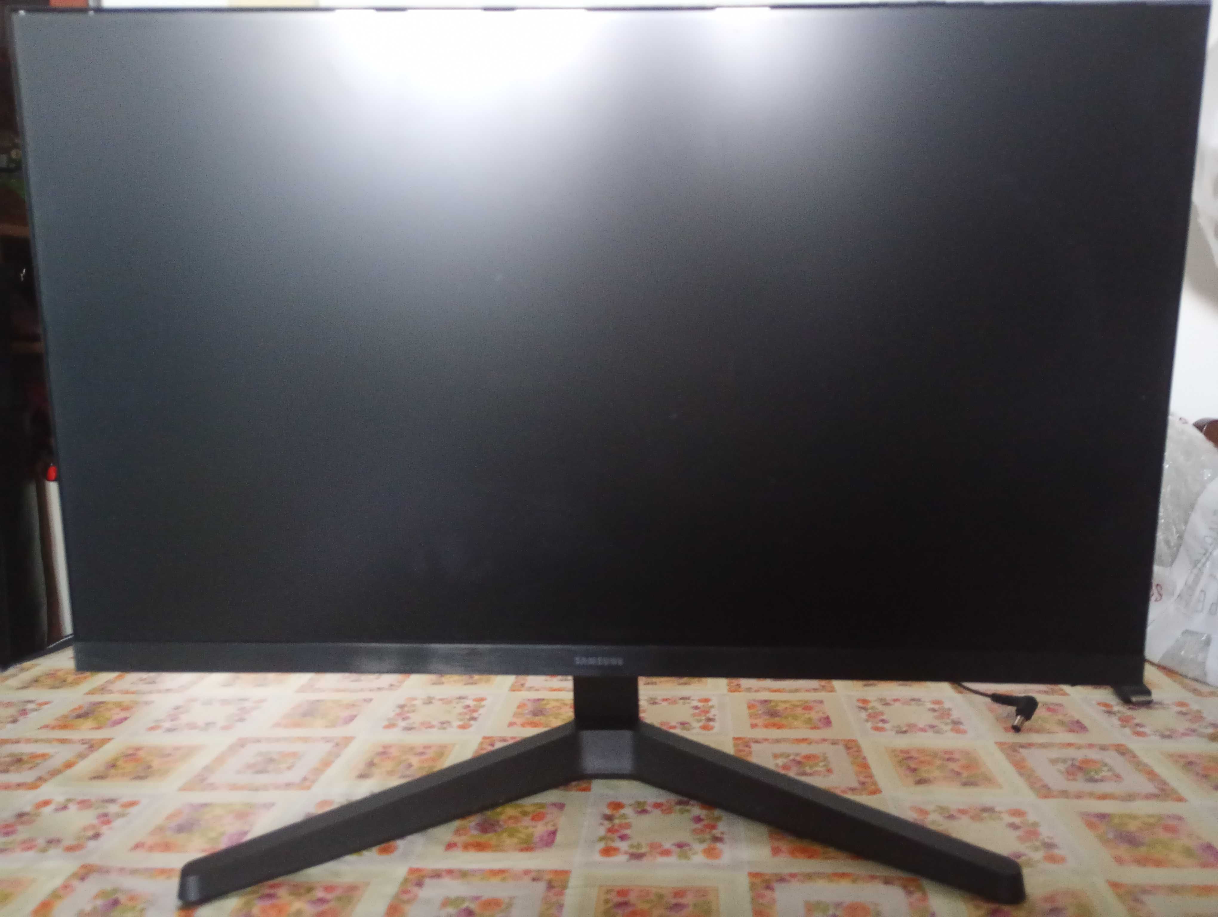 Чисто нов IPS монитор Samsung S24C310E – 24" Full HD, 75Hz, Ultra slim
