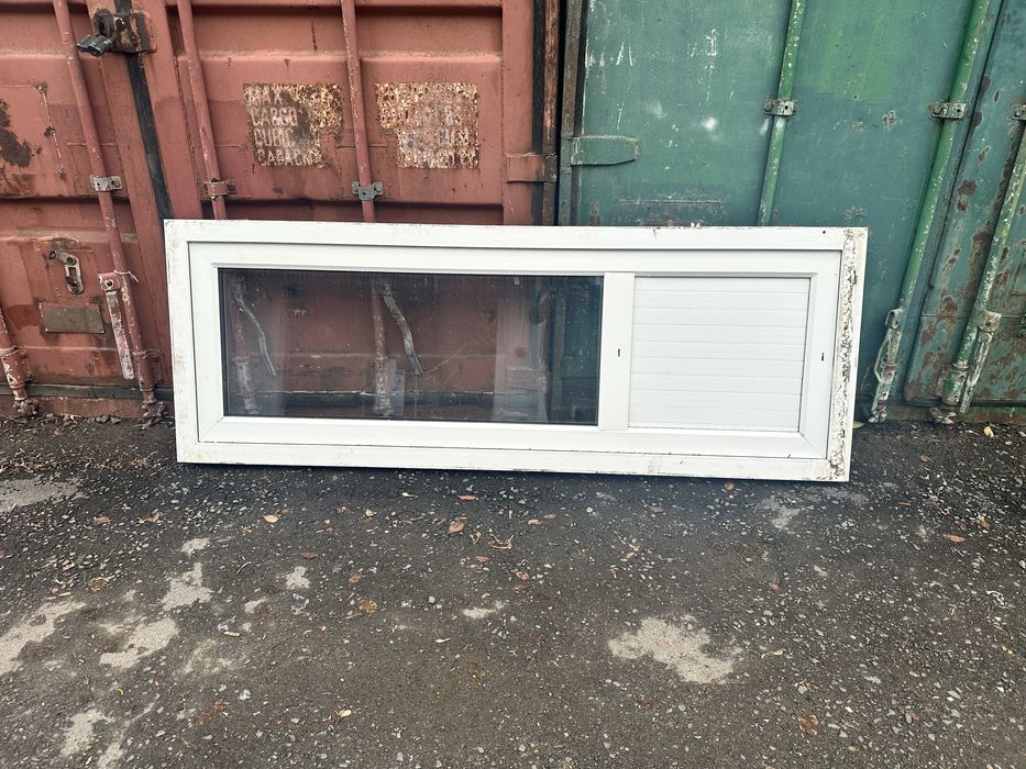 Пластиковая дверь