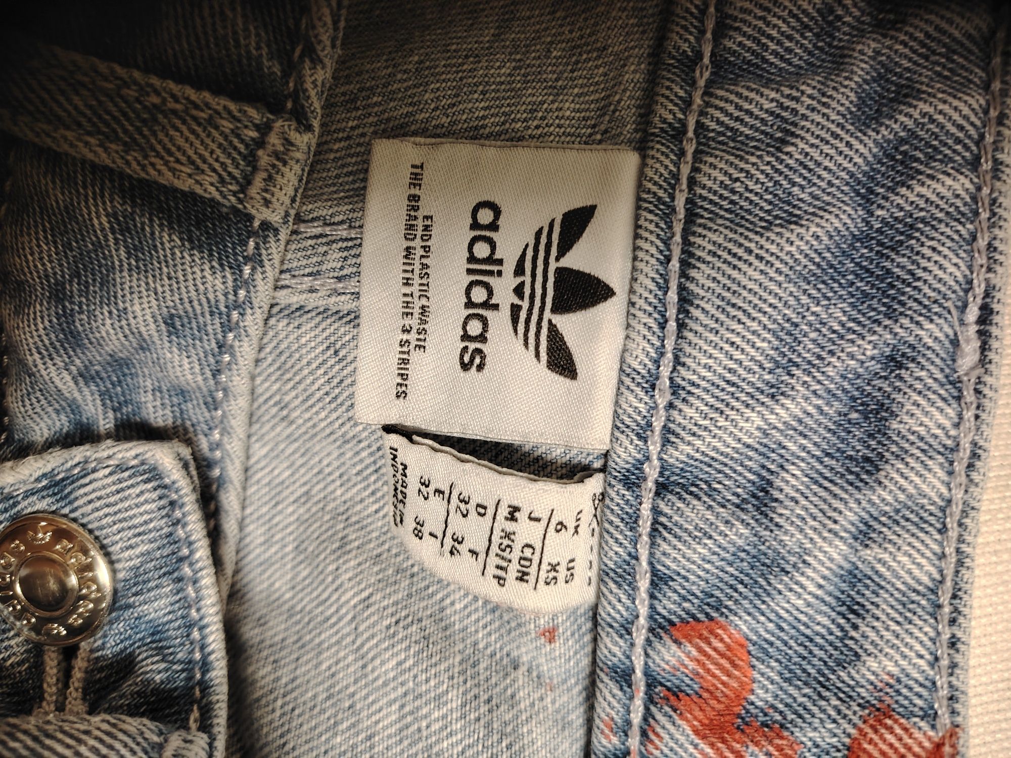 Оригинални нови дънки Adidas