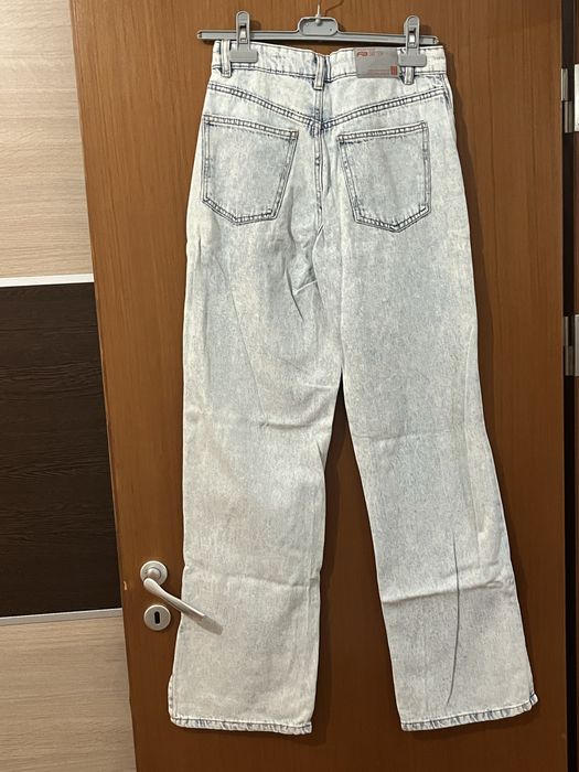 Светли дънки с широк крачол