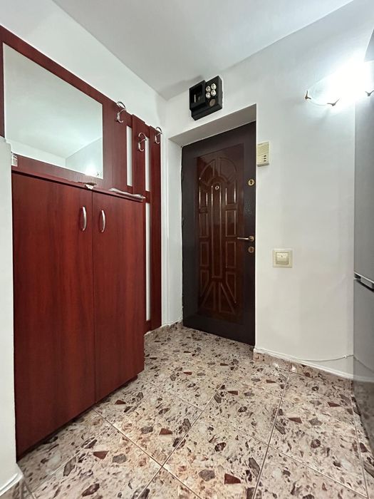 Închiriez apartament cu 2 camere str. CLOȘCA - CETATE