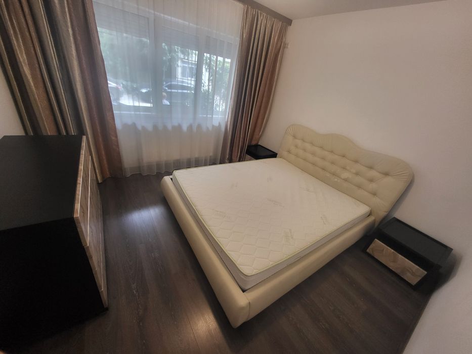 Vând apartament cu 3 camere, zona Anda