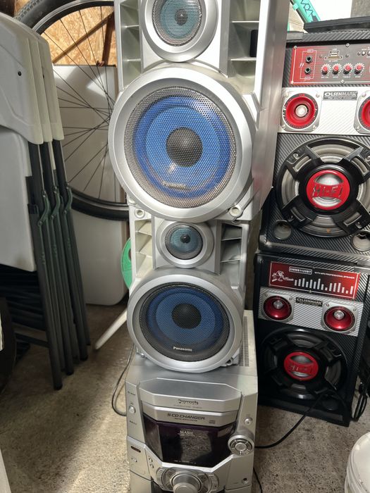 Vand  2 boxe cu  conexiune bluetooth