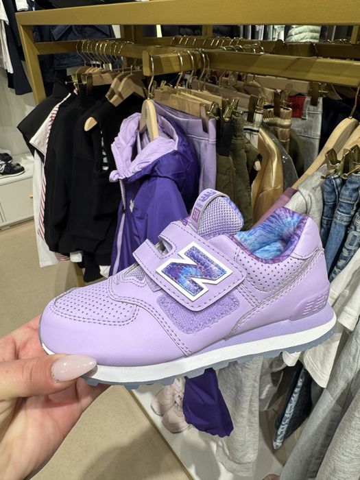 Обувь на девьчку кроссовки