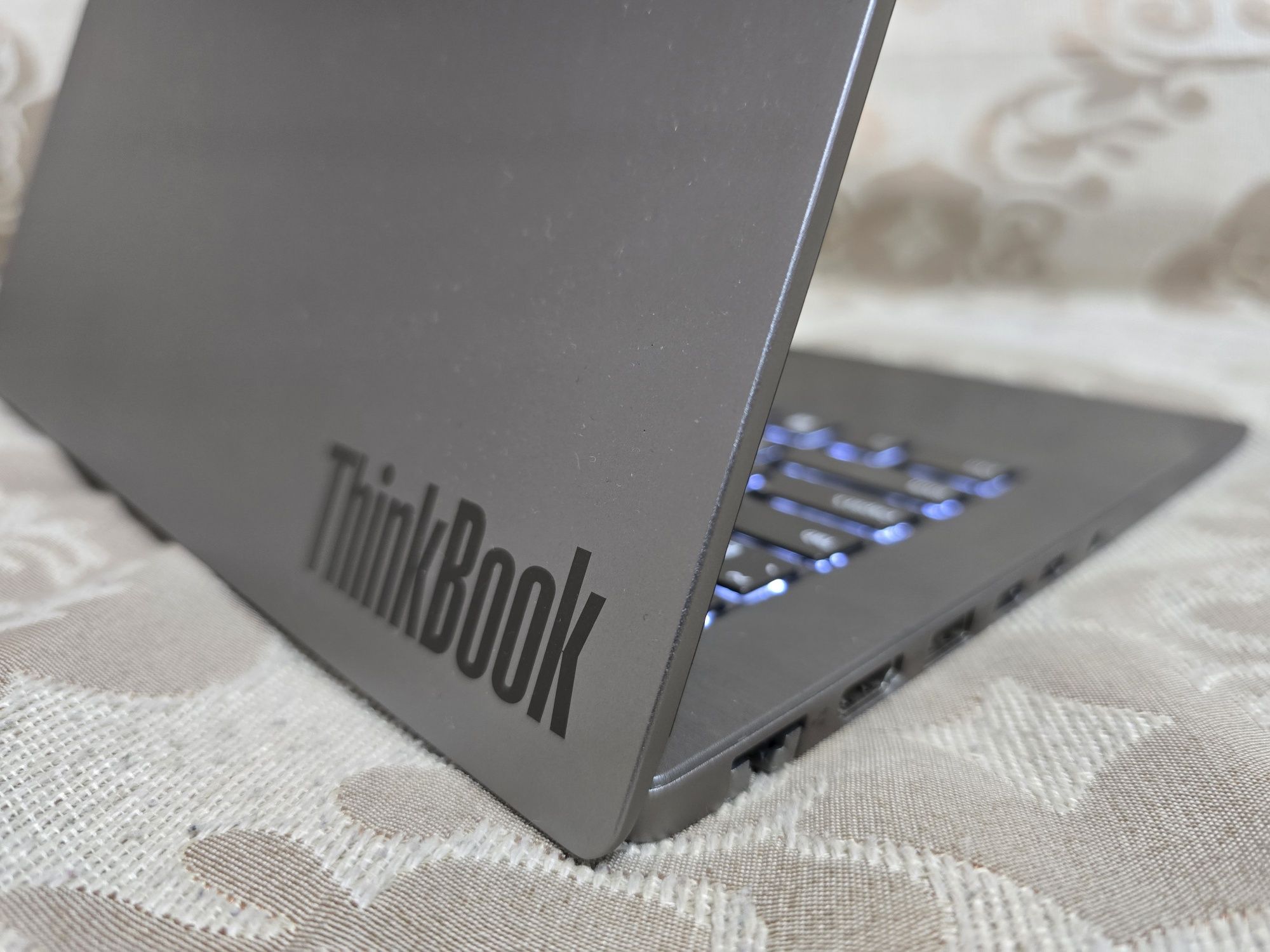 Lenovo ThinkBook 14 - ультрабук в идеальном состоянии