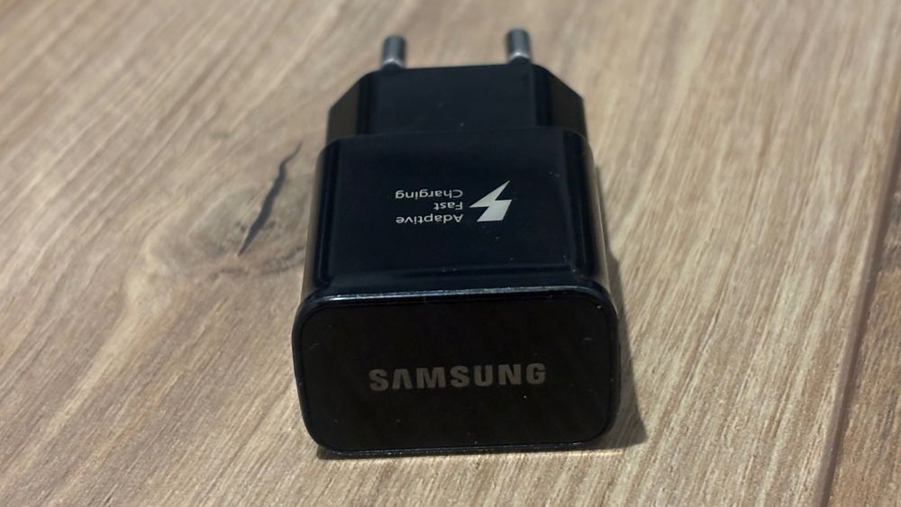 Încărcător USB Samsung EP-TA20EBE – Adaptive Fast Charge, stare bună